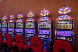 Papan taruhan roulette dengan penempatan chip interaktif di meja toto5000 slot